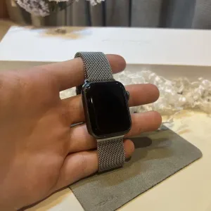 Apple Watch SE 40mm | 5 ремінців + підставка