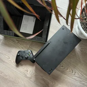 Xbox series x 1 tb + другий геймпад