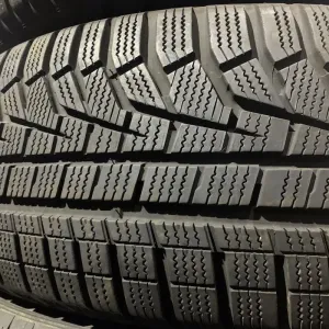 Шини б/у зима 225/55 R17 Hankook Winter I Cept Evo2