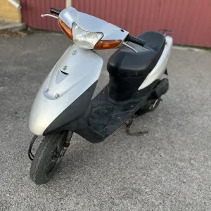 Скутер Suzuki lets 2