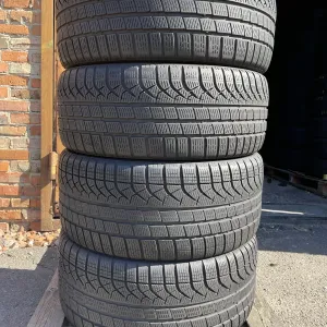 275/40/19+ 245/45/19 R19 Pirelli PZero Winter /4шт. / 2024 рік.