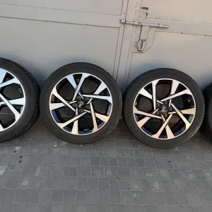 Hyundai kona титанові диски r18 5/14.3
