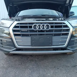 Бампер передній в зборі комплектний дефект на фото розборка Audi Q5 80A 18 рік