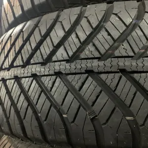 шины б/у всесезон 215/60 R17 Goodyear Vector 4S
