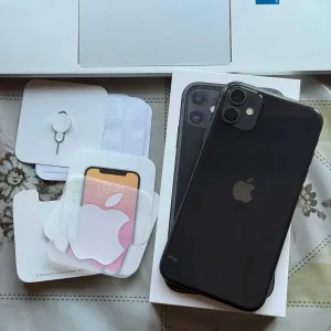 iPhone 11 64GB Black АКБ 100% (Neverlock) у чудовому стані.