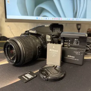 Фотоаппарат Nikon D3000 · Объектив AF-S DX Nikkor 18-55mm VR · Объектив 18-55mm · Идеал · 9 000 кадров