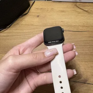 Apple  Watch SE  40  mm акб 91% гарний  стан