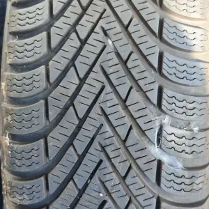 Комплект металефих дисків с резиною на Volkswagen (PCD): 5x112