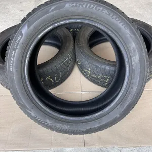 Резина зимная.     Bridgestone  235.50.19.   Poland.