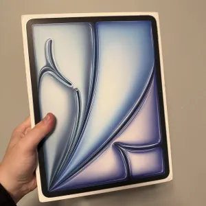 Apple iPad Air 13, 256GB, Wi-Fi + LTE, Blue, M4 (2026)