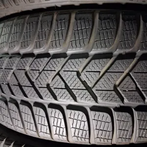 235/35 19 Pirelli Sottozero 3 шини б/у зима КОМПЛЕКТ