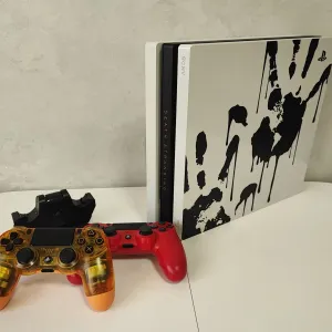 Sony PlayStation Ps4 Pro 1 Tb + два геймпади і зарядна станція Limited Edition