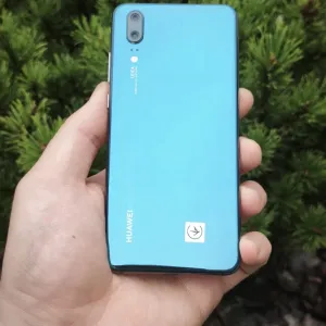 Huawei P20 4/128 ГБ, красивий синій колір, чудовий стан