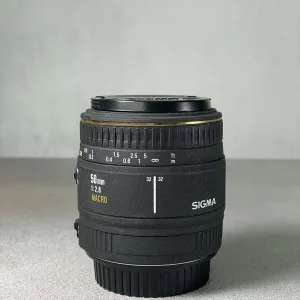 Вживаний макрик Sigma 50mm f/2.8 Macro - під Canon