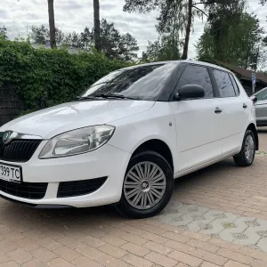 Продам автомобіль Шкода Фабія Skoda Fabia 1.4
