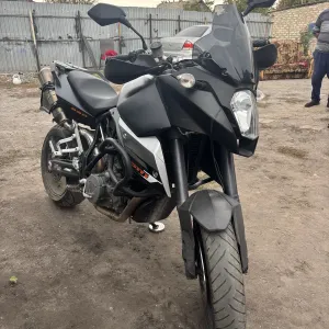 Срочно продаю легендарний туристичний супермото KTM 990 SMT.