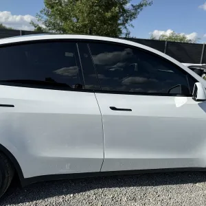 Двері  праві  передні задні для Tesla Model Y Тесла модель У білий колір PPSW