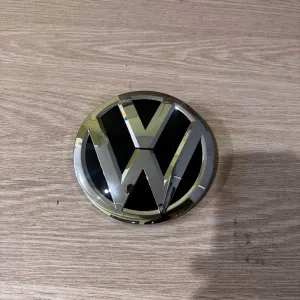 Емблема Volkswagen Jetta MK7