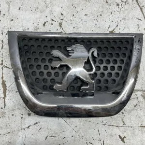 Значок емблема Peugeot 3008