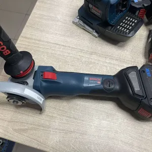 Bosch GWS 18V-10 C Professional / Акумуляторна КШМ Бош (з АКБ ProCORE 5.5Ah)