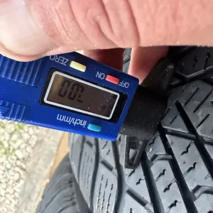 Шини зима 22 рік 225/50 R17 Yokohama комлект резини