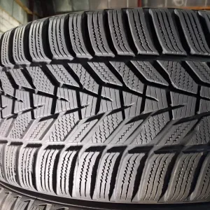 Разноширокий комплект 245/40 ; 275/35 R20 Hankook Isept Evo 3 шини б/у зима