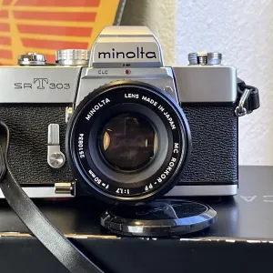 Плівкова фотокамера Minolta srT 303. Обєктив rokkor mc  pf  50/1.7