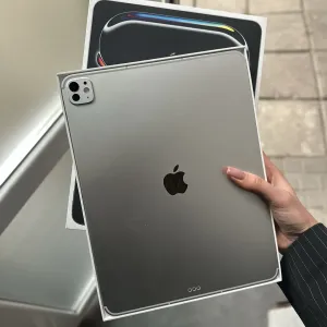 Open Box iPad Pro 13 M5 256Gb Silver WiFi+LTE