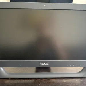 Моноблок ASUS ET2013IUKI / Core i3 / 4 ГБ / SSD 120 ГБ / 20″
