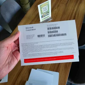 Microsoft Windows 11 Pro FQC-10557 / Стікер Віндовс 11 Про / Конверт Виндовс 11 Про — українська 25H2, конверт DVD, фізичний ключ