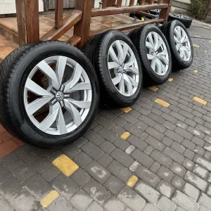 Колеса, диски з резиною 285/45r20 Volkswagen Touareg Montero