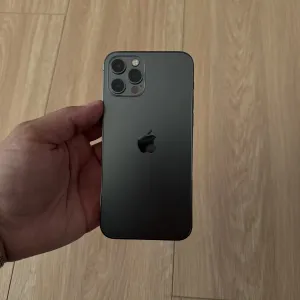 iPhone 12 Pro 128gb Neverlock пляма на екрані
