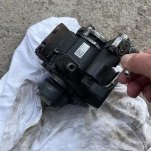 Насос ТНВД 1.6 tdi   03L130755E