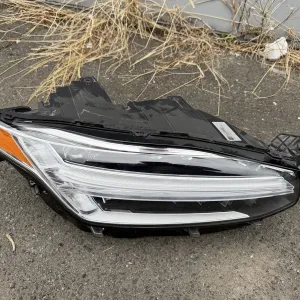 Права фара Volvo XC90 LED MID USA