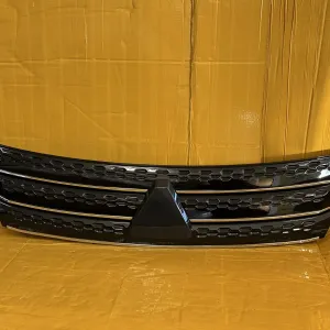 Решітка радіатора Mitsubishi Outlander Аутлендер 4 20-24 62310W120P