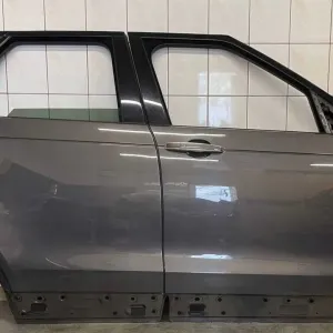 Двері Land Rover Discovery L462 передні або задні праві ліві разборка