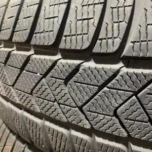 Шини б/у зима 235/60 R18 Pirelli Scorpion Winter