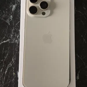Apple iPhone 16 Pro Max 256Gb Natural Titanium Neverlock
