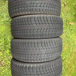 шини 215/55/17 98V. Bridgestone