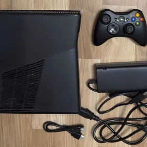 Ігрова консоль XBOX 360 S 500Gb