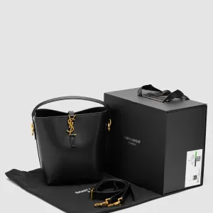 Сумка жіноча Saint Laurent Medium Le 37 Shiny Leather Bucket Bag Black копія 1:1