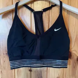Спортивний топ Nike чорний розмір S