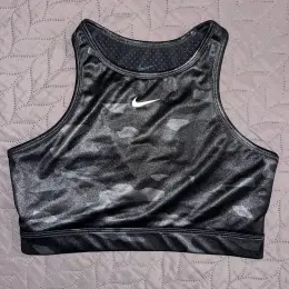 Топ Nike жіночий спортивний чорний камуфляжний розмір S