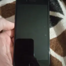 iPhone 7 Plus не вмикається