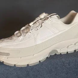 Кросівки Nike Zoom Roam білі