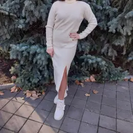 Сукня молочного кольору