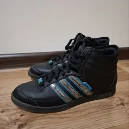 Кросівки-кеди Adidas 39 розмір та сліпони Pull&Bear 40 розмір