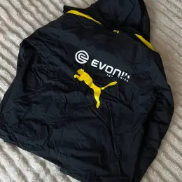 Чоловіча куртка PUMA BVB осінь-весна розмір M