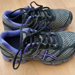 Кросівки ASICS 37 розмір