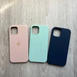Чохли для iPhone 12